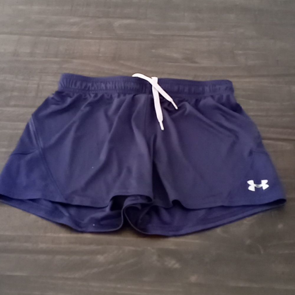 Under Armour small short  